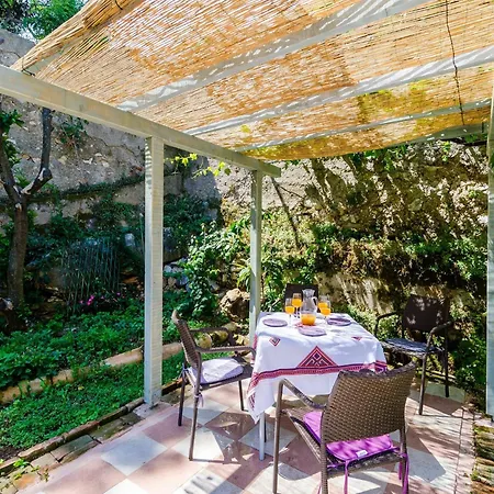 Eos & Vespera - One Bedroom With Terrace And Garden View Eos Isto Ni Apartment