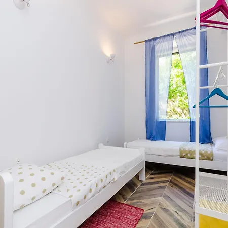 Eos & Vespera - One Bedroom With Terrace And Garden View Eos Isto Ni