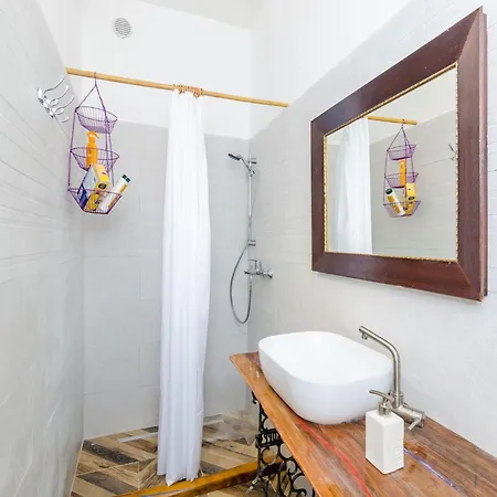 Eos & Vespera - One Bedroom With Terrace And Garden View Eos Isto Ni Apartment *