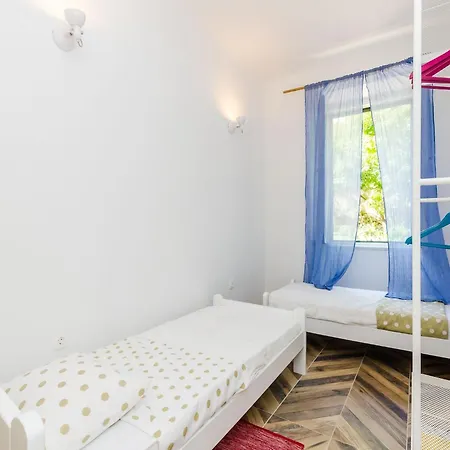Apartment Eos & Vespera - One Bedroom With Terrace And Garden View Eos Isto Ni *