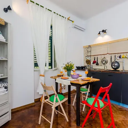 Eos & Vespera - One Bedroom With Terrace And Garden View Eos Isto Ni Apartment *