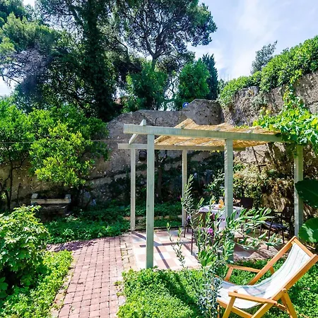 Eos & Vespera - One Bedroom With Terrace And Garden View Eos Isto Ni Apartment