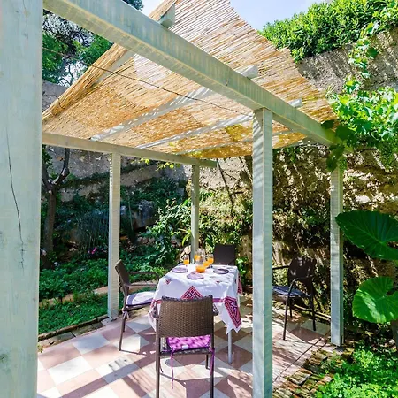 Eos & Vespera - One Bedroom With Terrace And Garden View Eos Isto Ni Apartment